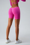 Curve V-Back Seamless Scrunch Short