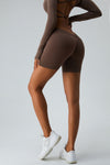 Curve V-Back Seamless Scrunch Short